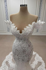 Sleeveless Princess Wedding Dress V Neck with Lace Applique