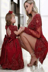 Hier können Sie Günstige Blumenmädchenkleider Weinrot online bei babyonlinedress.de. Spitze Kindkleider Zur Hochzeit für Sie nach Maße anfertigen.