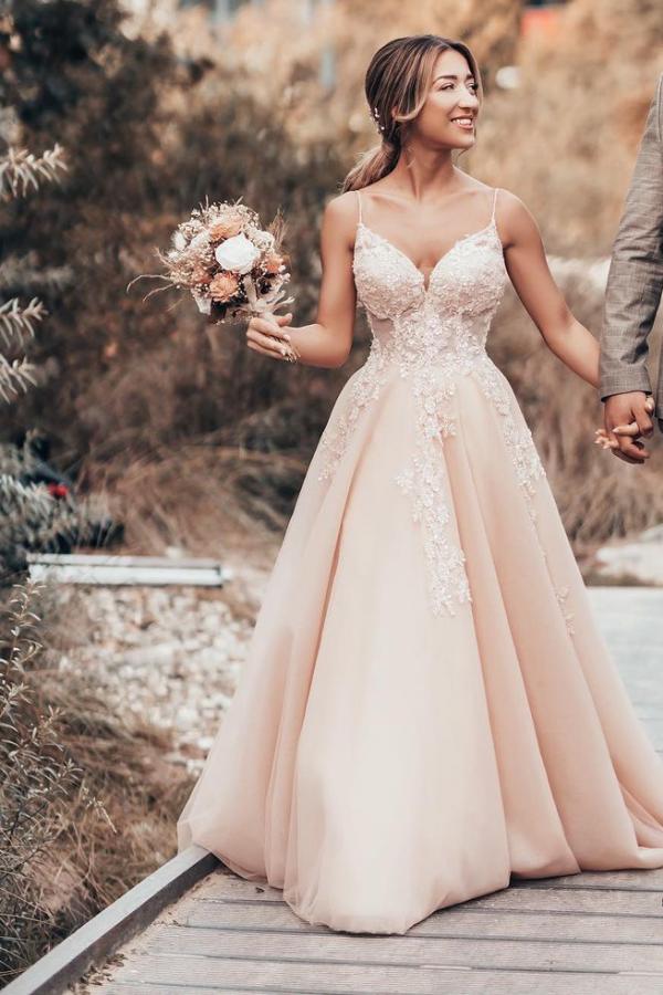 Wunderschöne Schlichtes Brautkleider Blush Pink bei babyonlinedress.de kaufen. Hochzeitskleider Mit Spitze für Sie zur Hochzeit gehen.