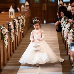 Suchen Sie Hochzeitskleider für Kinder online bei babyonlinedress.de. Blumenmädchen Kleid nach maß Anfertigen online.