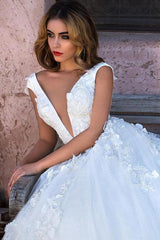 Hier können Sie Schlichtes Brautkleid A Linie online bei babyonlinedress.de. Hochzeitskleid Prinzessin Glitzer Tüll für Sie mit nach maß Anfertigen service.