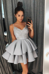 Finden Sie bei Thekleid.de Silber Cocktailkleider Kurz online. Abiballkleider Günstig Online mit hocher Qualität bekommen.