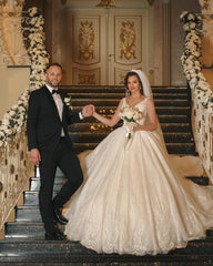 Bestellen Sie Luxus Hochzeitskleider Prinzessin Glitzer online bei babyonlinedress.de. Brautkleider Mit Spitze für Sie zur Hochzeit gehen.