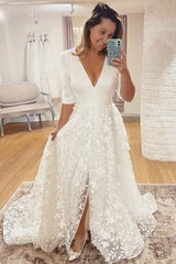 Finden Sie Brautkleider v Ausschnitt Mit Ärmel online bei babyonlinedress.de. Hochzeitskleider A Linie Spitze für Sie zur Hochzeit gehen.