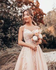 Wunderschöne Schlichtes Brautkleider Blush Pink bei babyonlinedress.de kaufen. Hochzeitskleider Mit Spitze für Sie zur Hochzeit gehen.