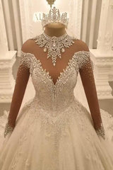 Finden Sie Wunderschöne Hochzeitskleider mit Ärmel online bei babyonlinedress.de. Spitze Brautkleid Prinzessin online zur Hochzeit gehen.