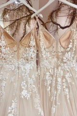 BMbridal Späghetti-Träger V Ausschnitt Hochzeit Dress Ärmellos With Spitze Applikation