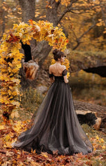 Hier können Sie Schlichte Brautkleider Schwarz online bei babyonlinedress.de kaufen. Tüll Hochzeitskleider A Linie für Sie zur Hochzeit gehen.