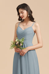 Affordable V Ausschnitt Ruffle Dusty Blue Chiffon Bridesmaid Dresses