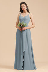 Affordable V Ausschnitt Ruffle Dusty Blue Chiffon Bridesmaid Dresses