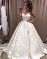 Bestellen sie Elegante Brautkleid Prinzessin online bei babyonlinedress.de. Schöne Hochzeitskleid mit Spitze für Sie zur Hochzeit gehen.