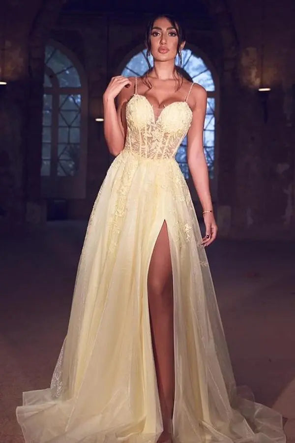 Finden Sie Schlichtes Abiballkleid Günstig online bei Thekleid.de. Gelb Abendkleider Lang mit Spitze für Sie maß geschneidert kaufen.