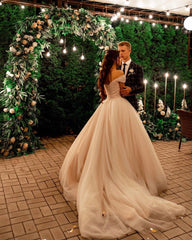 Suchen Sie Elegante Brautkleider A Linie online bei babyonlinedress.de. Hochzeitskleider Günstig Online aus Tüll nach maß anfertigen.