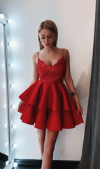 Finden Sie bei Thekleid.de Silber Cocktailkleider Kurz online. Abiballkleider Günstig Online mit hocher Qualität bekommen.