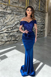 Kaufen Sie König Blaue Abendkleider Lang Glitzer online. Velelt Abiballkleider Günstig nach maß zum abiball gehen.