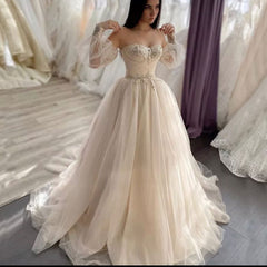 Kaufen Sie wunderschöne Schlichte Brautkleider A linie online bei babyonlinedress.de. Hochzeitskleider mit Spitze für sie zur Hochzeit gehen.