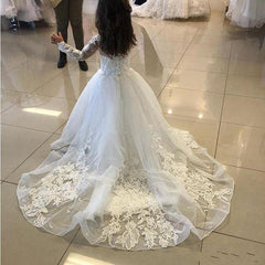 Bestellen Sie Blumenmädchenkleider mit Ärmel bei babyonlinedress.de. Blumenkinderkleider Mit Spitze für sie zur hochzeit gehen.