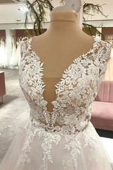 Finden Sie Schöne Hochzeitskleider V Ausschnitt online bei babyonlinedress.de. Brautkleider A Linie Spitze für Sie zur Hochzeit gehen.
