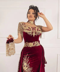 Suchen Sie Weinrot Velvet Abendkleider Lang Günstig online bei Thekleid.de. Abiballkleider mit Spitze für Sie zum abiball gehen.