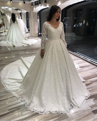Hier können Sie Extravagante Brautkleider Mit Ärmel online bei babyonlinedress.de kaufen. Hochzeitskleider Spitze Prinzessin für Sie zur Hochzeit gehen.