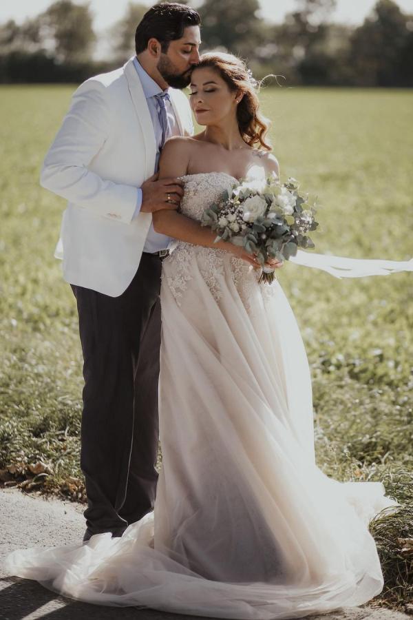 Suchen Sie Boho Brautkleider A Linie online bei babyonlinedress.de. Hochzeitskleider mit Spitze für Sie zur Hochzeit gehen.