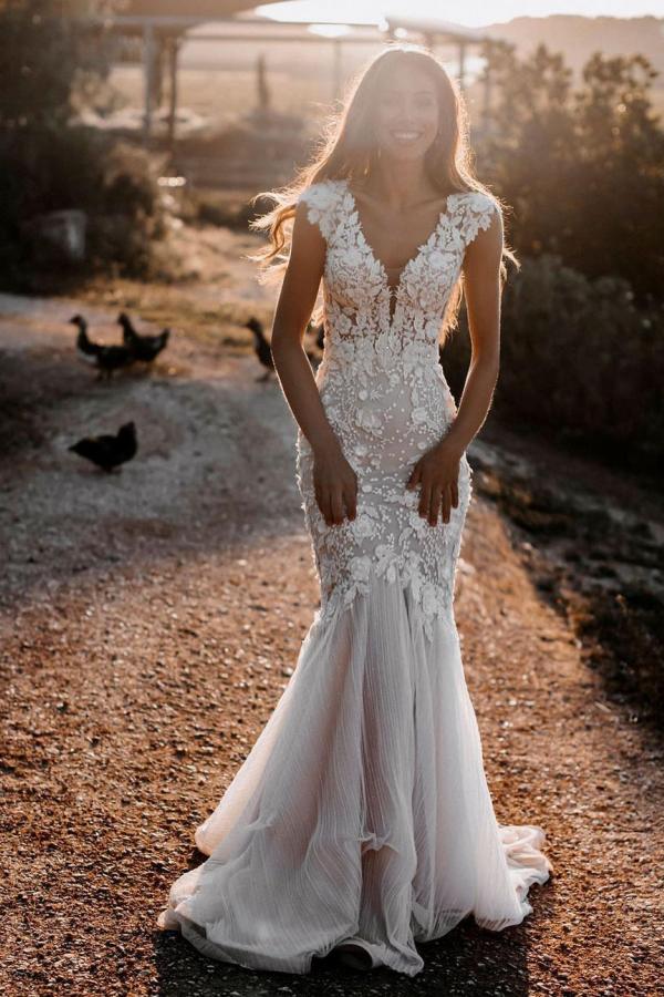 Suchen Sie bei babyonlinedress.de Elegante Hochzeitskleider mit Spitze online. Brautkleid Meerjungfrau aus tüll zur Hochzeit gehen.