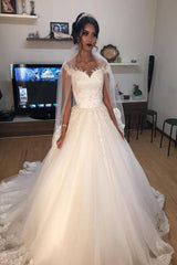 Kaufen Sie Schlichtes Brautkleid A Linie Spitze Ärmel online bei babyonlinedress.de. Brautmode Günstig Kaufen für Sie zur hochzeit online.