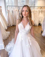 Kaufen Sie Boho Hochzeitskleider A Linie Mit Spitze online bei babyonlinedress.de. Brautkleider V Ausschnitt aus Tüll nach maß zur Hochzeit gehen.
