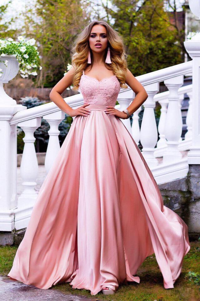 Wir verkaufen schöne rosa Abendkeider mit hoch Schlitz in hoch Qualiät. Die neue Design sieht elegant aus.