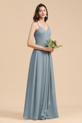 Affordable V Ausschnitt Ruffle Dusty Blue Chiffon Bridesmaid Dresses