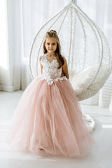 Finden sie Schöne Designer Rosa Blumenmädchenkleider online bei babyonlinedress.de. Kinder Kleider mit Spitze nach maß Aus tülle zur Hochzeit gehen.