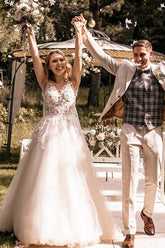 Babyonlinedress.de bietet Große Auswahl von Elegante Bruatkleid V Ausschnitt online. Hochzeitskleider A Linie Spitze aus Tüll zur Hochzeit gehen.