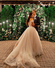 Suchen Sie Elegante Brautkleider A Linie online bei babyonlinedress.de. Hochzeitskleider Günstig Online aus Tüll nach maß anfertigen.