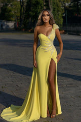 Finden Sie bei Thekleid.de Designer Abendkleider Lang Gelb online. Abiballkleider mit Glitzer nach maß zum abiball gehen.