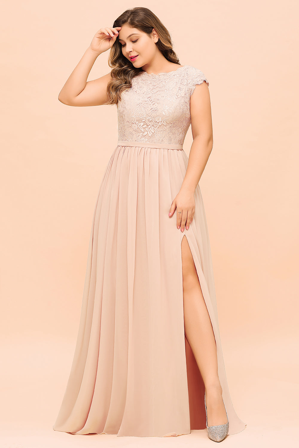 Finden Sie Champagne Übergroße Brautjungfernkleider online bei babyonlinedress.de. Brautjungfernkleid Große Größe für Sie zur Hochzeit gehen.