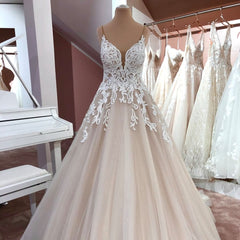 Suchen Sie Designer Hochzeitskleider A Linie online bei babyonlinedress.de.  Brautkleid V Ausschnitt Spitze für Sie zur Hochzeit gehen.