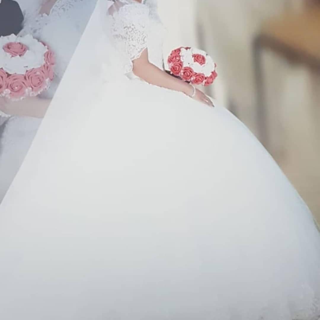 Laden Sie das Bild in den Galerie-Viewer, Kaufen Sie Modern Brautkleider Mit Spitze online bei babyonlinedress.de. Prinzessin Hochzeitskleider Online für Sie zur Hochzeit online.
