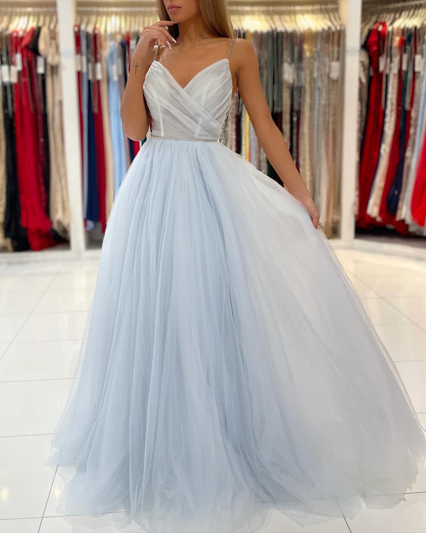 Bestellen Sie Schlichte Abendkleider Heller Blau online bei Thekleid.de. Abiballkleider Lang Günstig für Sie nach maß zum abiball gehen.