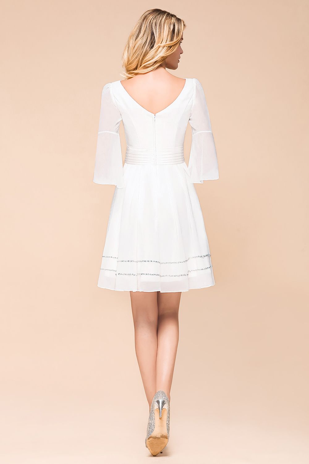 Laden Sie das Bild in den Galerie-Viewer, Finden Sie Weiße Brautjungfernkleider mit Ärmel online bei babyonlinedress.de. Kurzes Brautjungfernkleid für Sie maß geschneidert kaufen.
