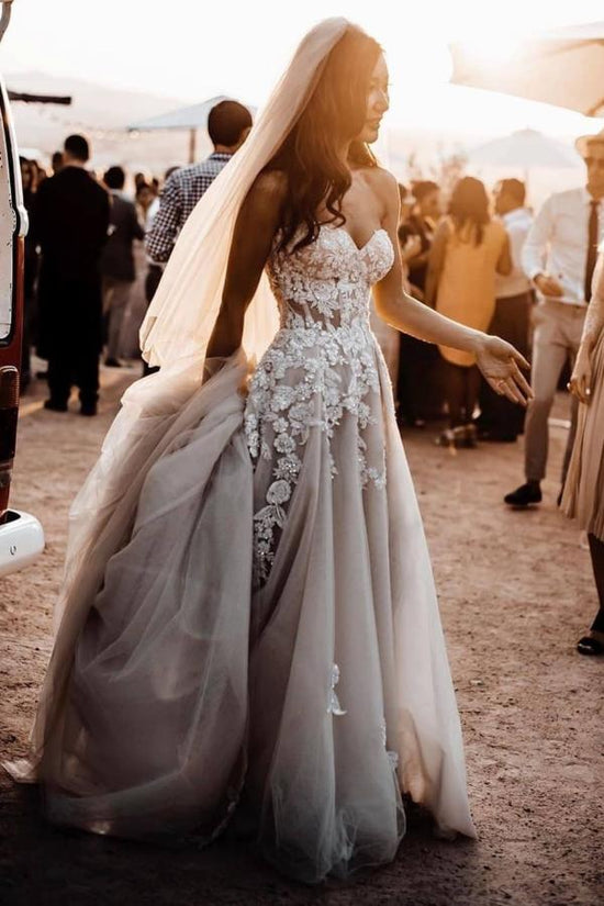 Finden Sie Elegante Hochzeitskleider Boho online bei babyonlinedress.de. Brautkleider A Linie Spitze maß geschneidert bekommen.