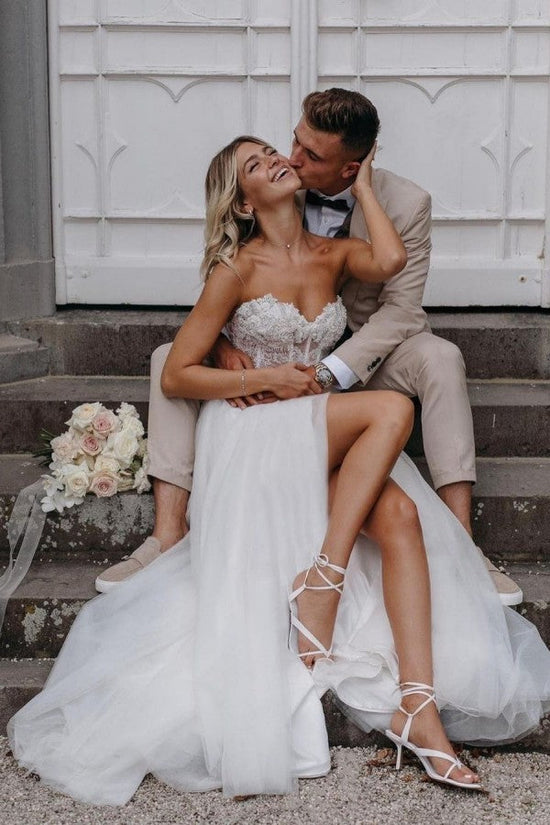 Finden Sie Wunderschöne Hochzeitskleider A Linie online bei babyonlinedress.de. Brautkleider mit Spitze  aus tüll mit hocher Qualität bekommen.