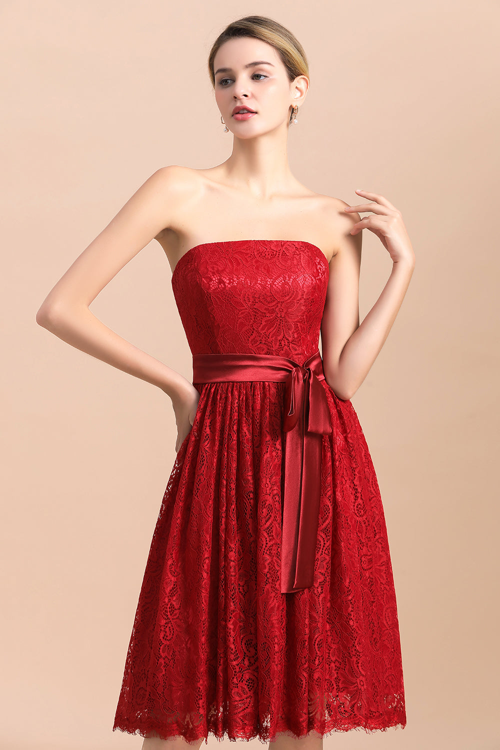 Finden Sie bei babyonlinedress.de Rote Brautjungfernkleider Kurz online. Günstiges Brautjungfernkleid aus chiffon maß geschneidert bestellen.