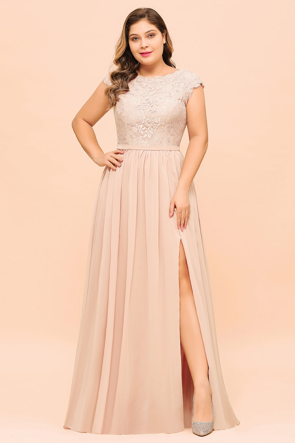 Finden Sie Champagne Übergroße Brautjungfernkleider online bei babyonlinedress.de. Brautjungfernkleid Große Größe für Sie zur Hochzeit gehen.