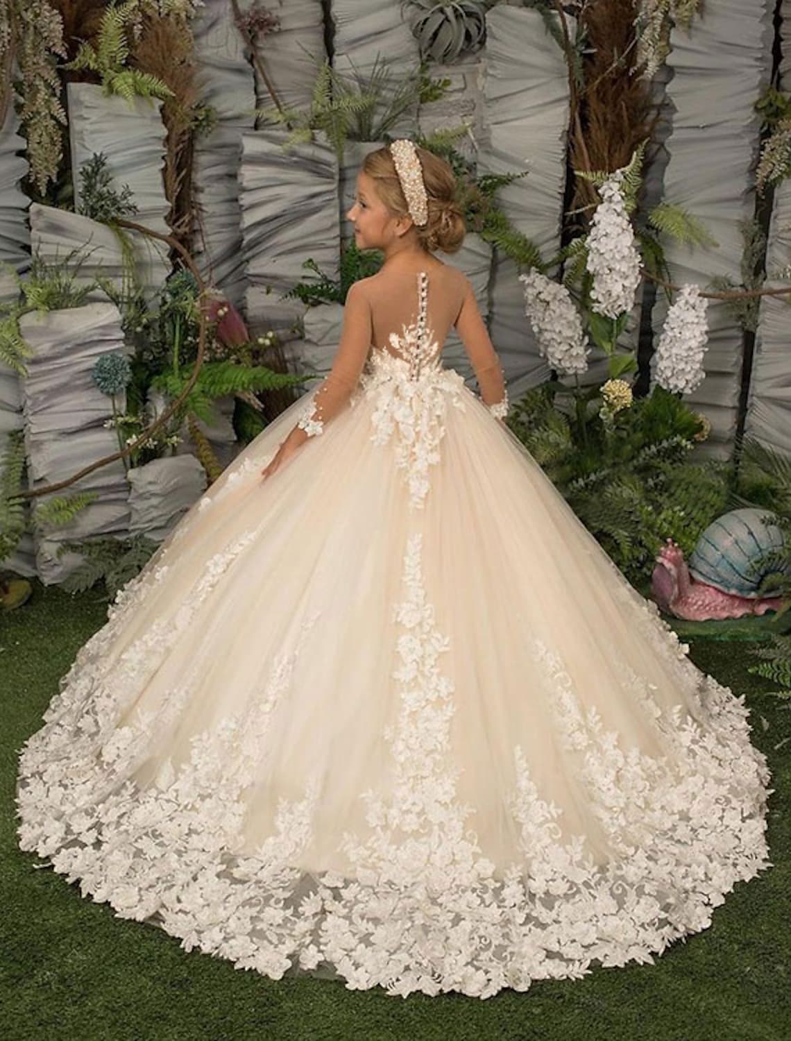 Kaufen Sie Prinzessin Blumenmädchenkleider Günstig online bei babyonlinedress.de. Kleider für Blumenmädchen nach maß zur Hochzeit gehen.