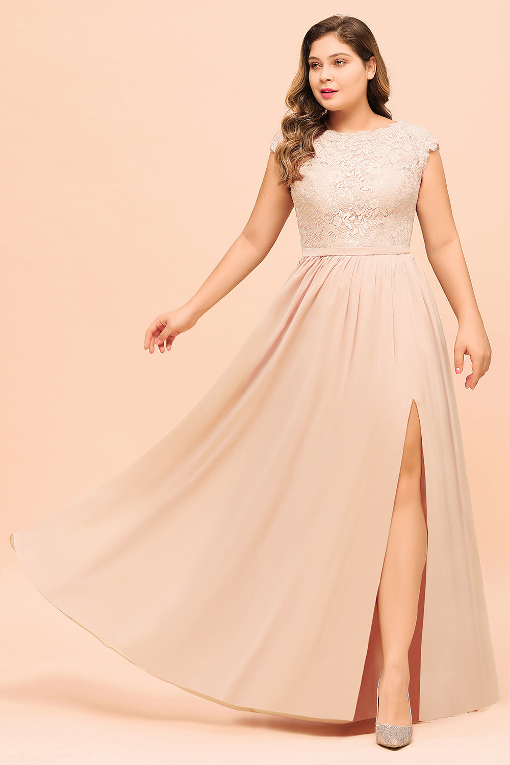 Finden Sie Champagne Übergroße Brautjungfernkleider online bei babyonlinedress.de. Brautjungfernkleid Große Größe für Sie zur Hochzeit gehen.