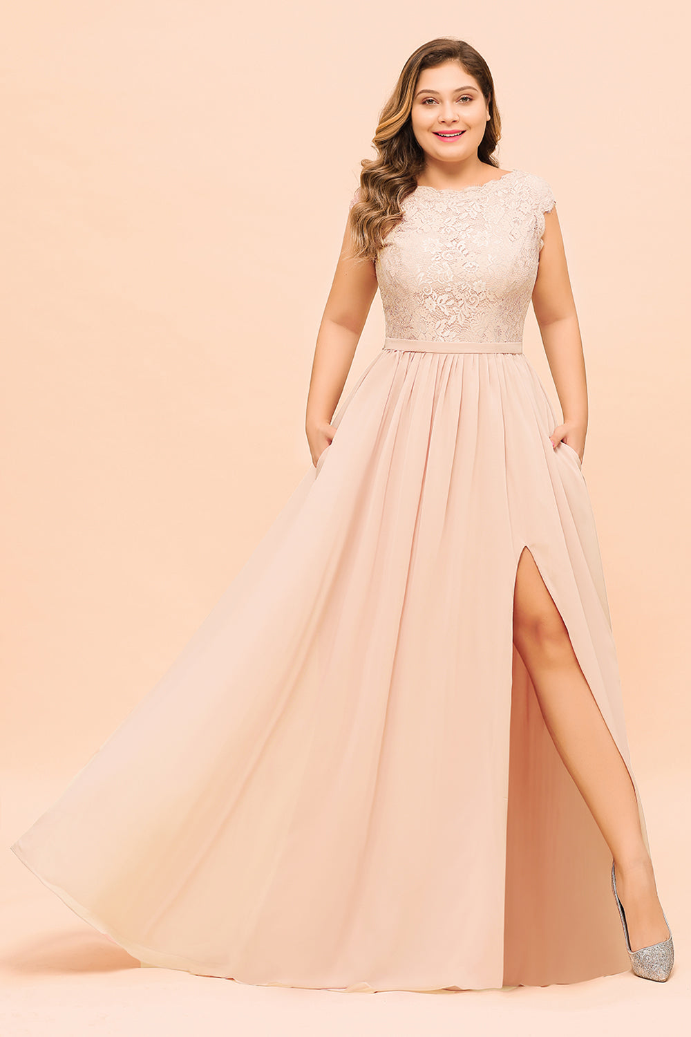 Finden Sie Champagne Übergroße Brautjungfernkleider online bei babyonlinedress.de. Brautjungfernkleid Große Größe für Sie zur Hochzeit gehen.