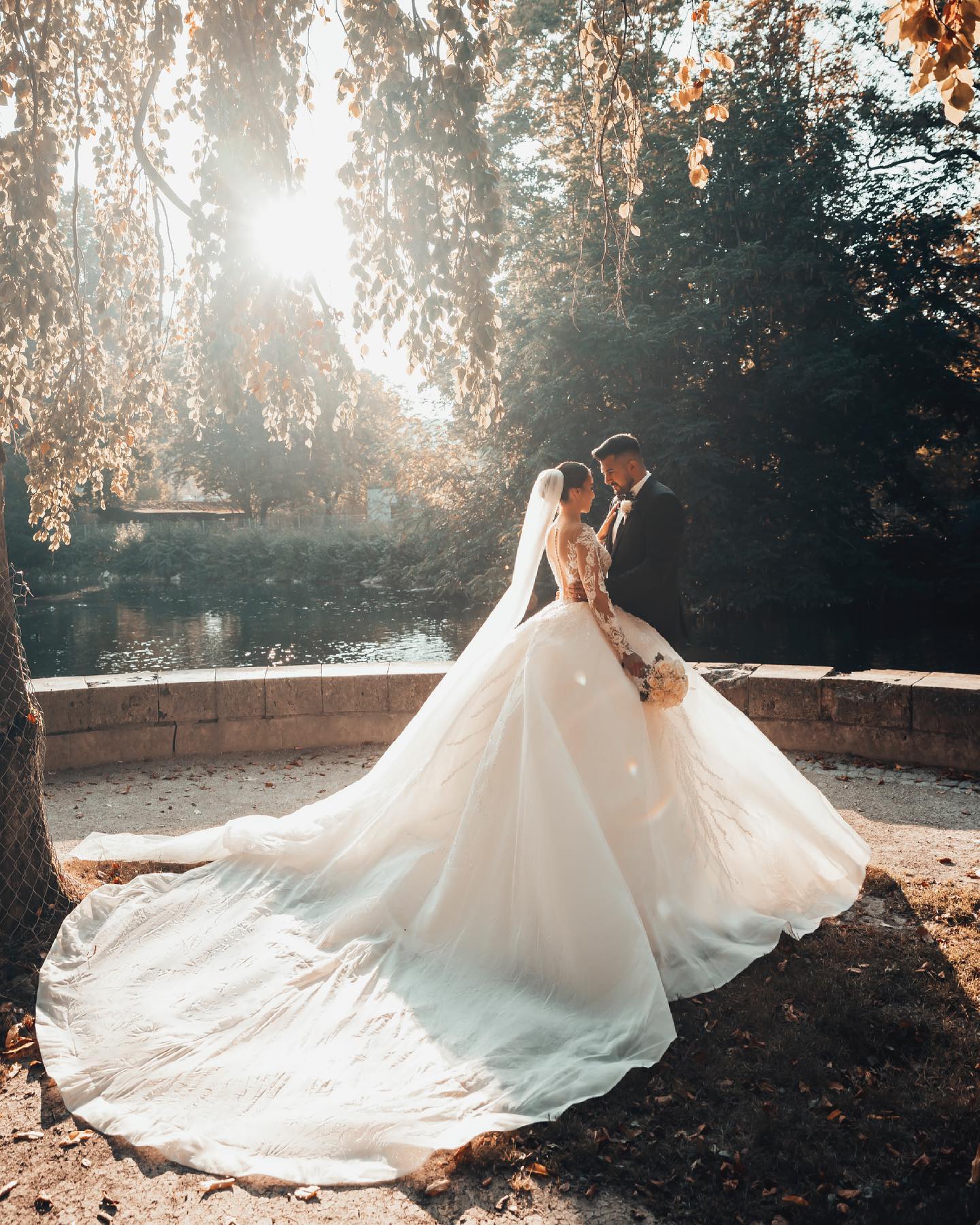 Finden Sie Luxus Bruatkleider A Linie Spitze online bei babyonlinedress.de. Hochzeitskleider mit Ärmel aud Tüll nach maß zur hochzeit gehen.