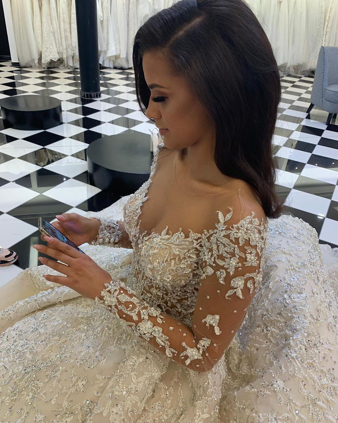 Hier können Sie Luxus Hochzeitskleider mit Spitze online bei babyonlinedress.de kaufen. Brautkleider mit Ärmel Online für Sie nach maß Anfertigen.