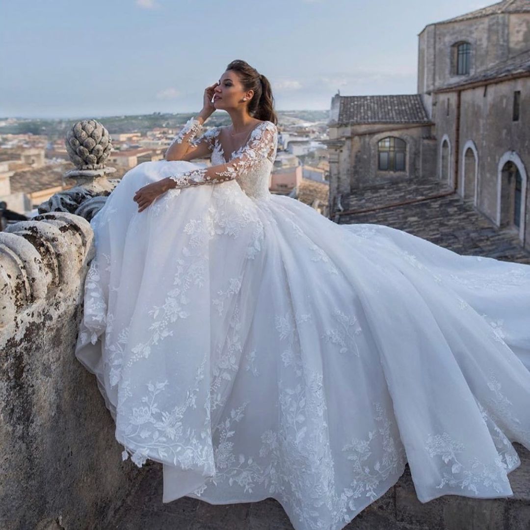 Finden Sie Schicke Hochzeitskleider Prinzessin online bei babyonlinedress.de. Brautkleider Mit Spitze für Sie zur Hochzeit gehen.