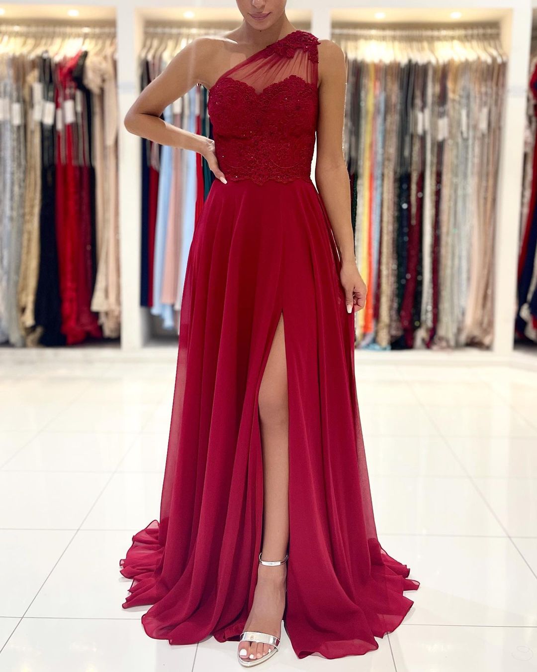 Kaufen Sie bei Thekleid.de Rote Abendkleider mit Spitze online. Abiballkleider Lang Günstig aus chiffon zum abiball gehen.